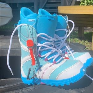 Women’s size 8 us Burton Coco snowboarding boots